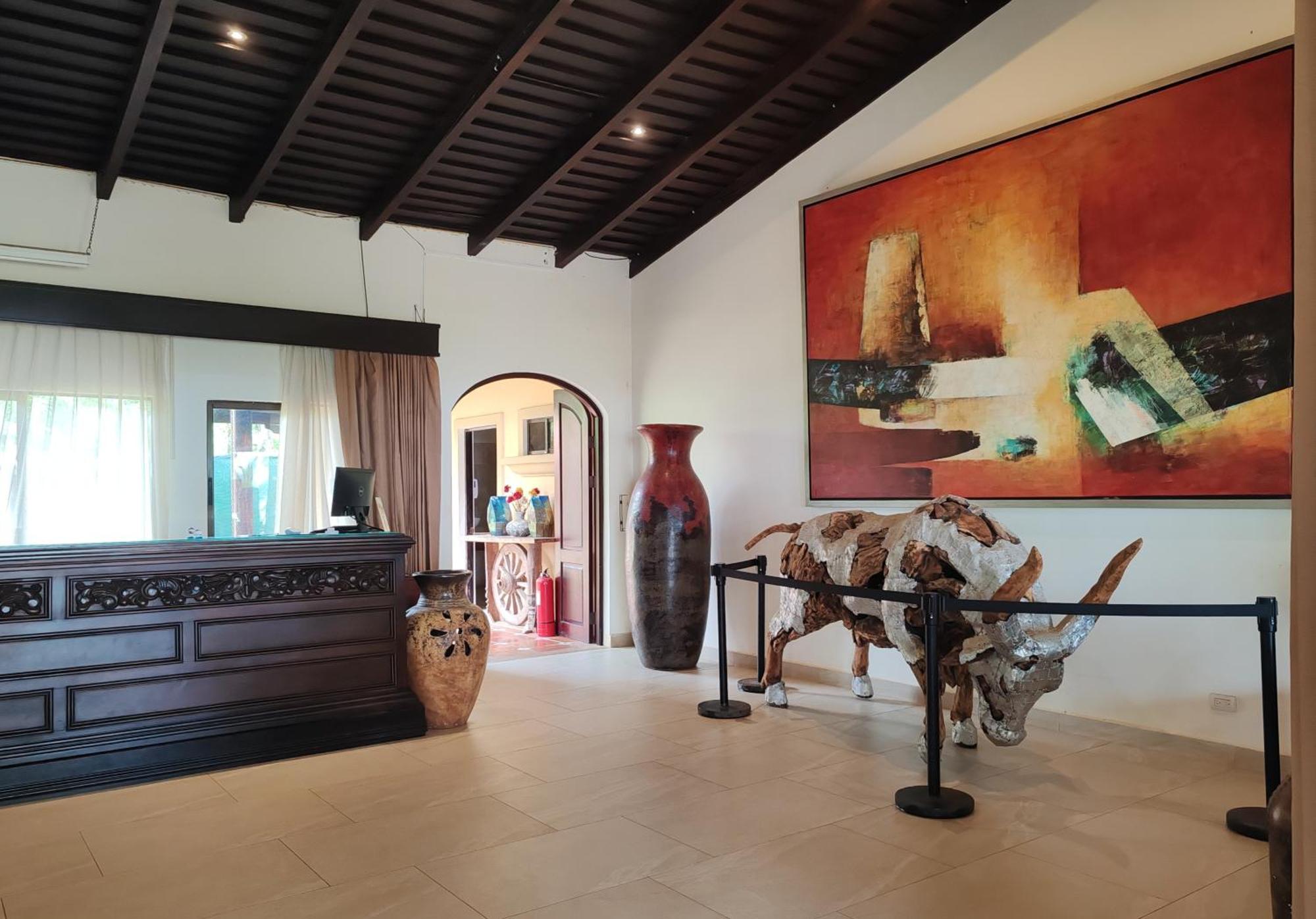 Marenaz Oceanfront Resort Эстерильос-Эсте Экстерьер фото