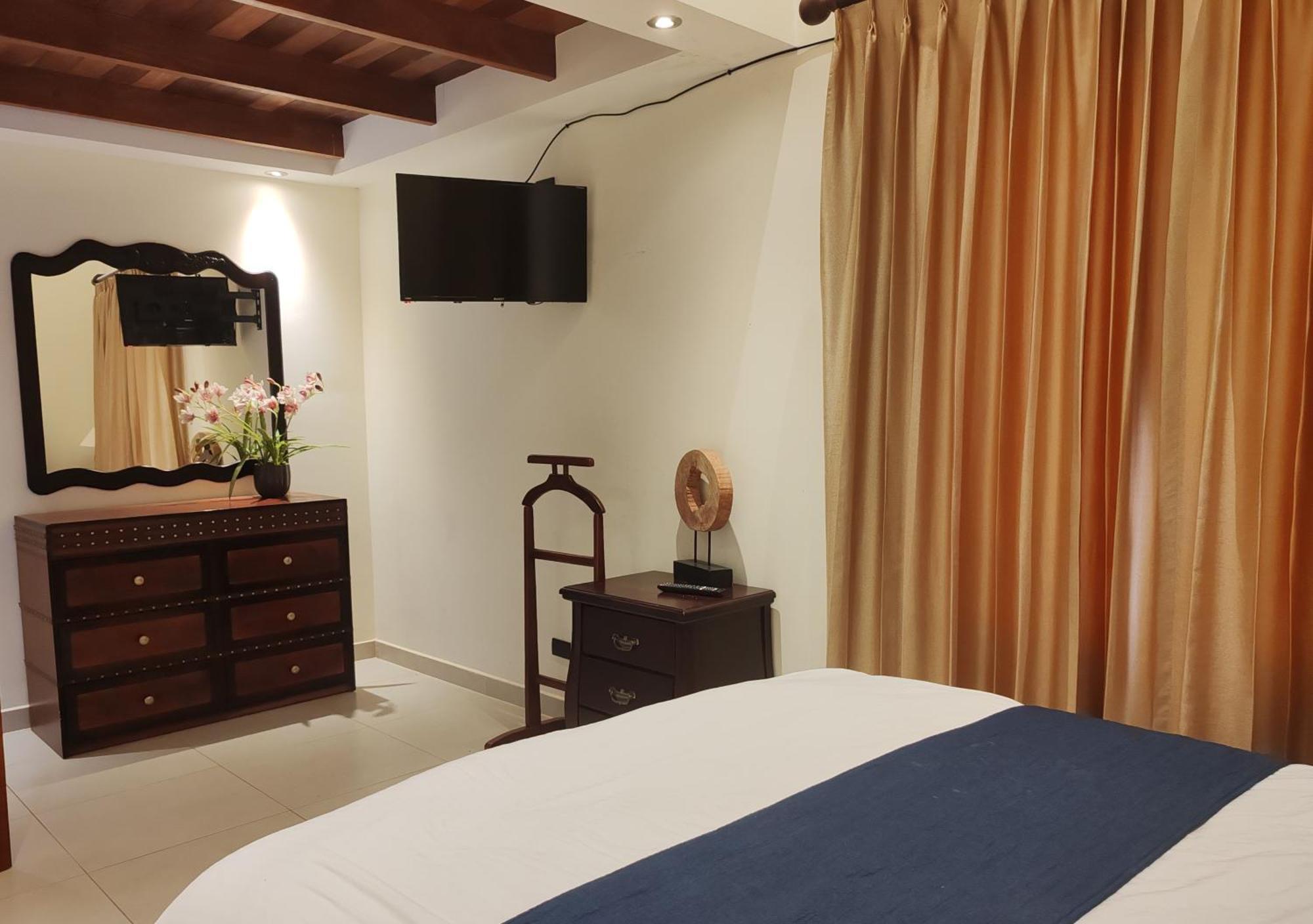 Marenaz Oceanfront Resort Эстерильос-Эсте Экстерьер фото