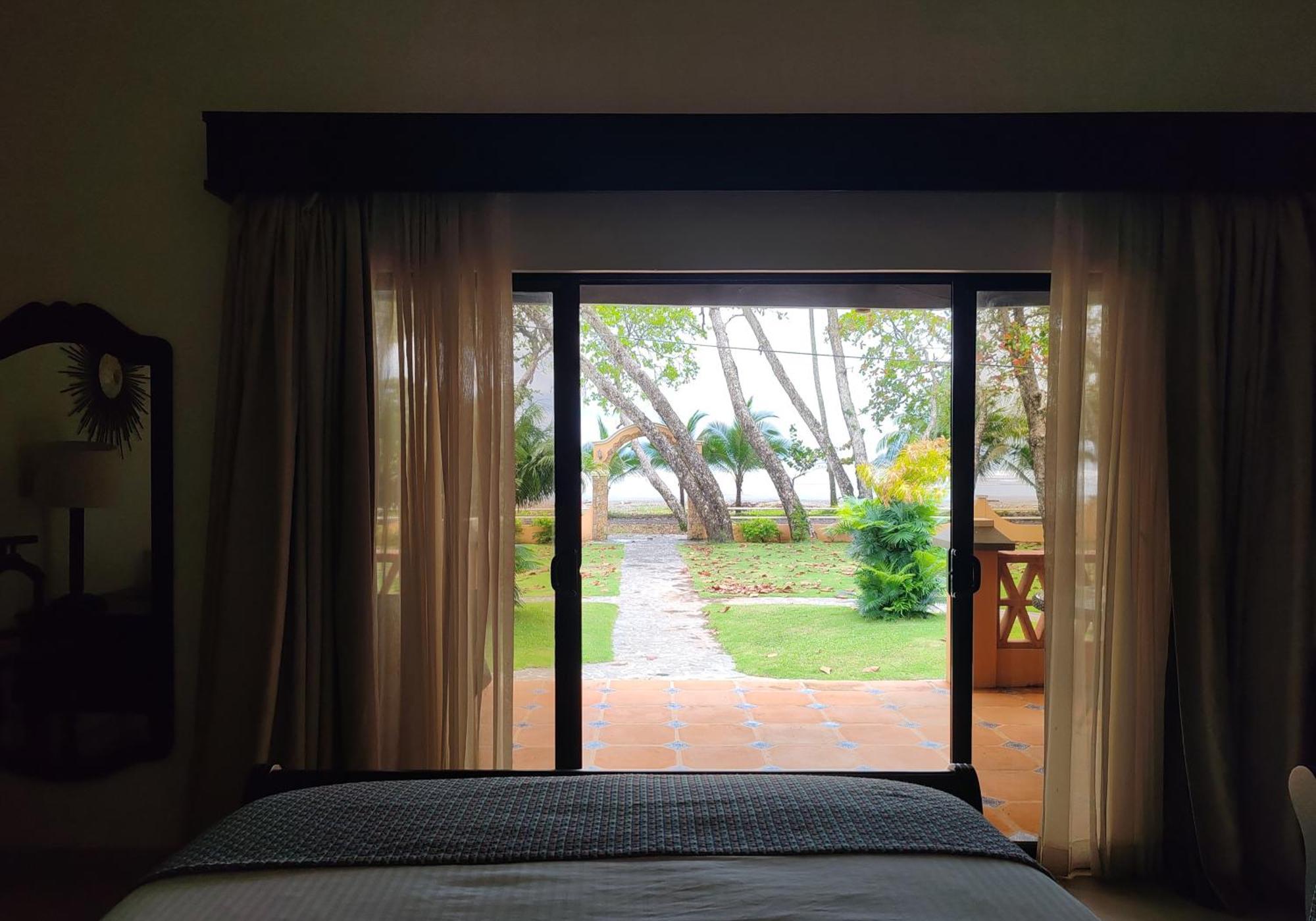 Marenaz Oceanfront Resort Эстерильос-Эсте Экстерьер фото