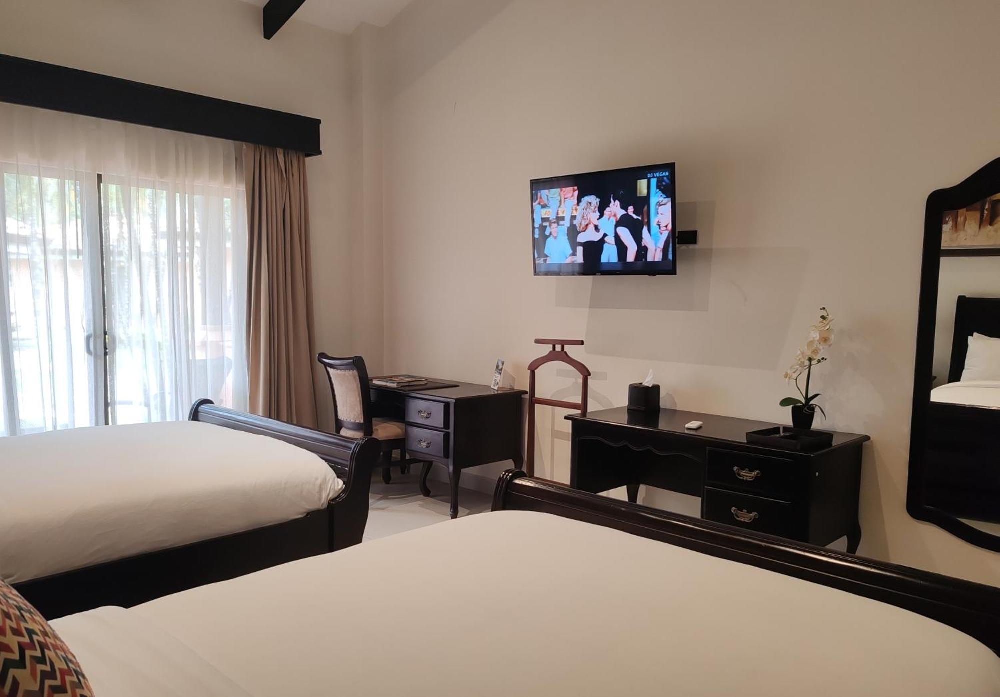 Marenaz Oceanfront Resort Эстерильос-Эсте Экстерьер фото