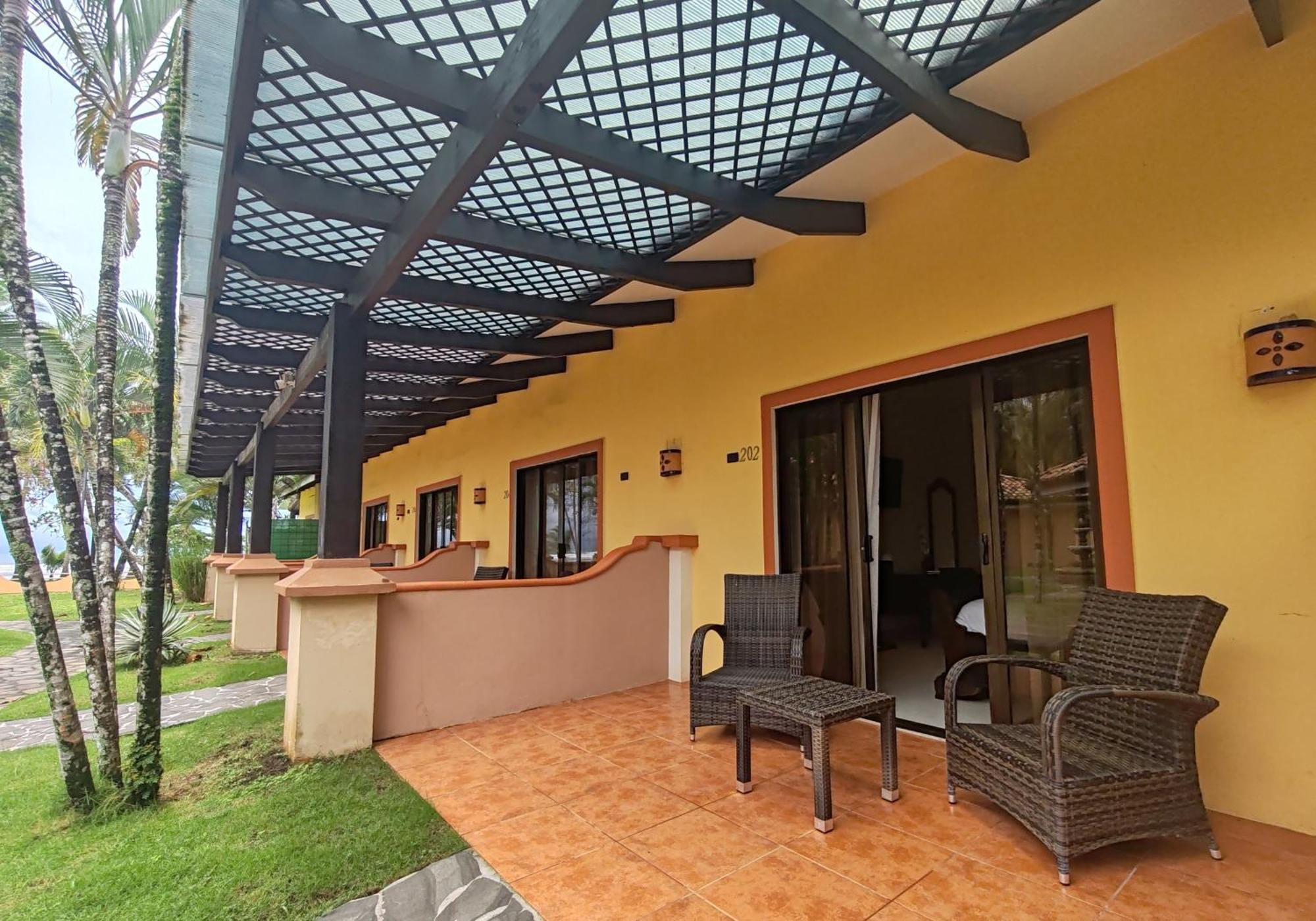 Marenaz Oceanfront Resort Эстерильос-Эсте Экстерьер фото