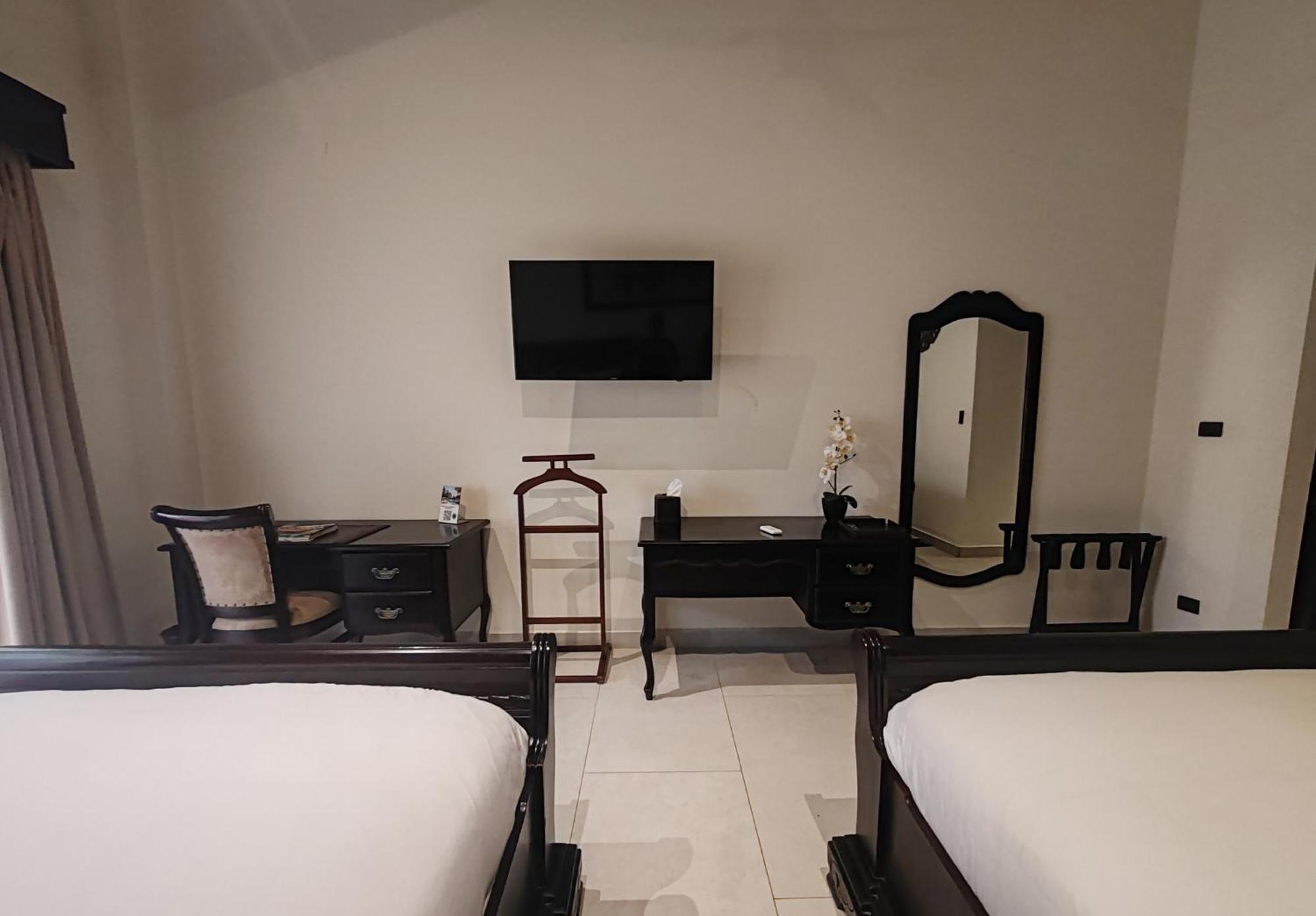 Marenaz Oceanfront Resort Эстерильос-Эсте Экстерьер фото