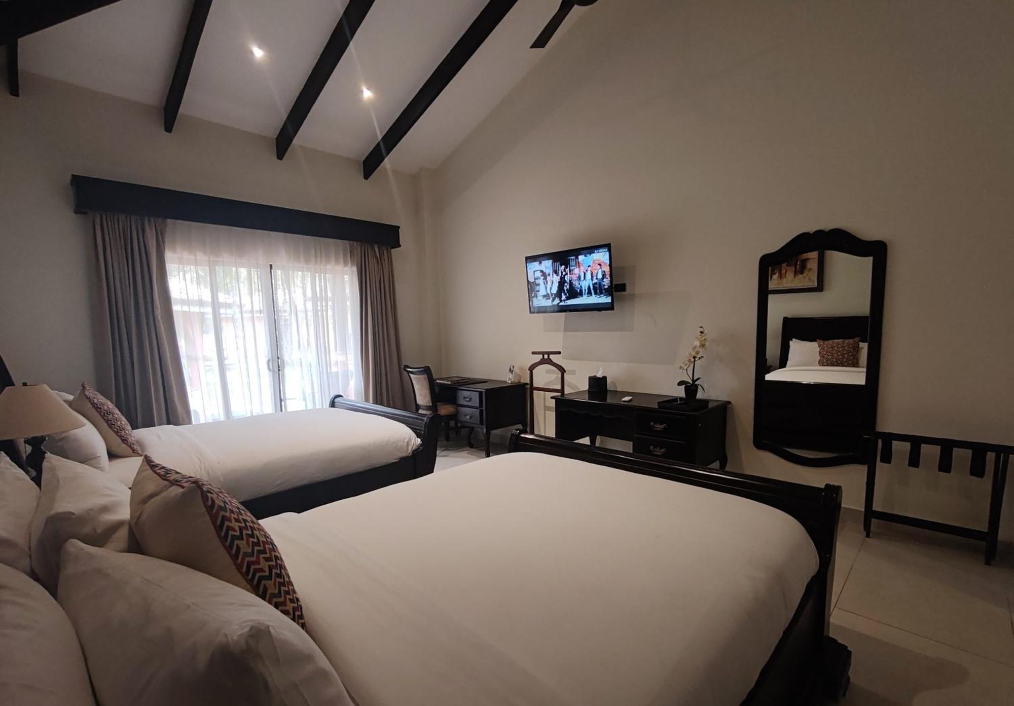 Marenaz Oceanfront Resort Эстерильос-Эсте Экстерьер фото