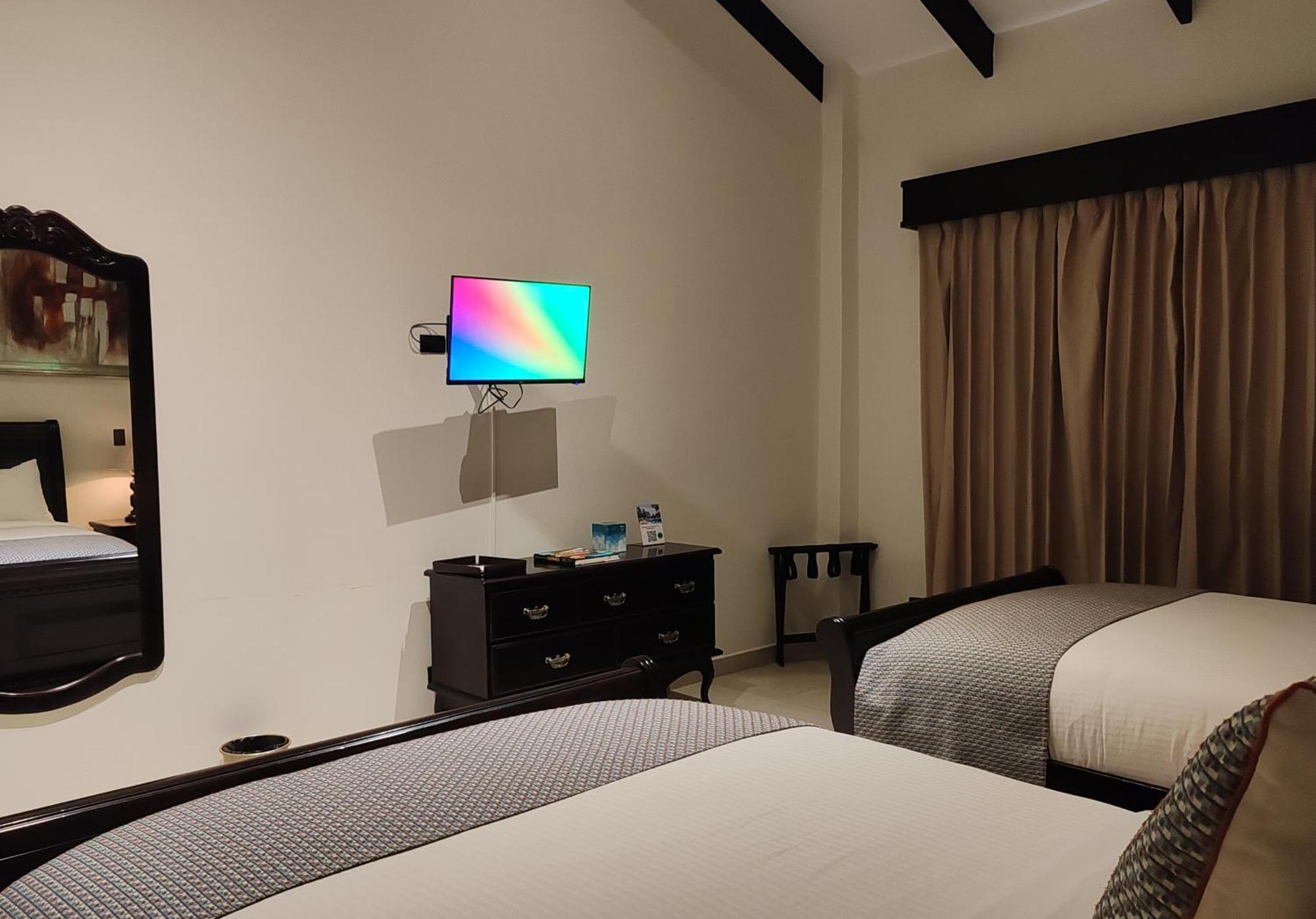 Marenaz Oceanfront Resort Эстерильос-Эсте Экстерьер фото