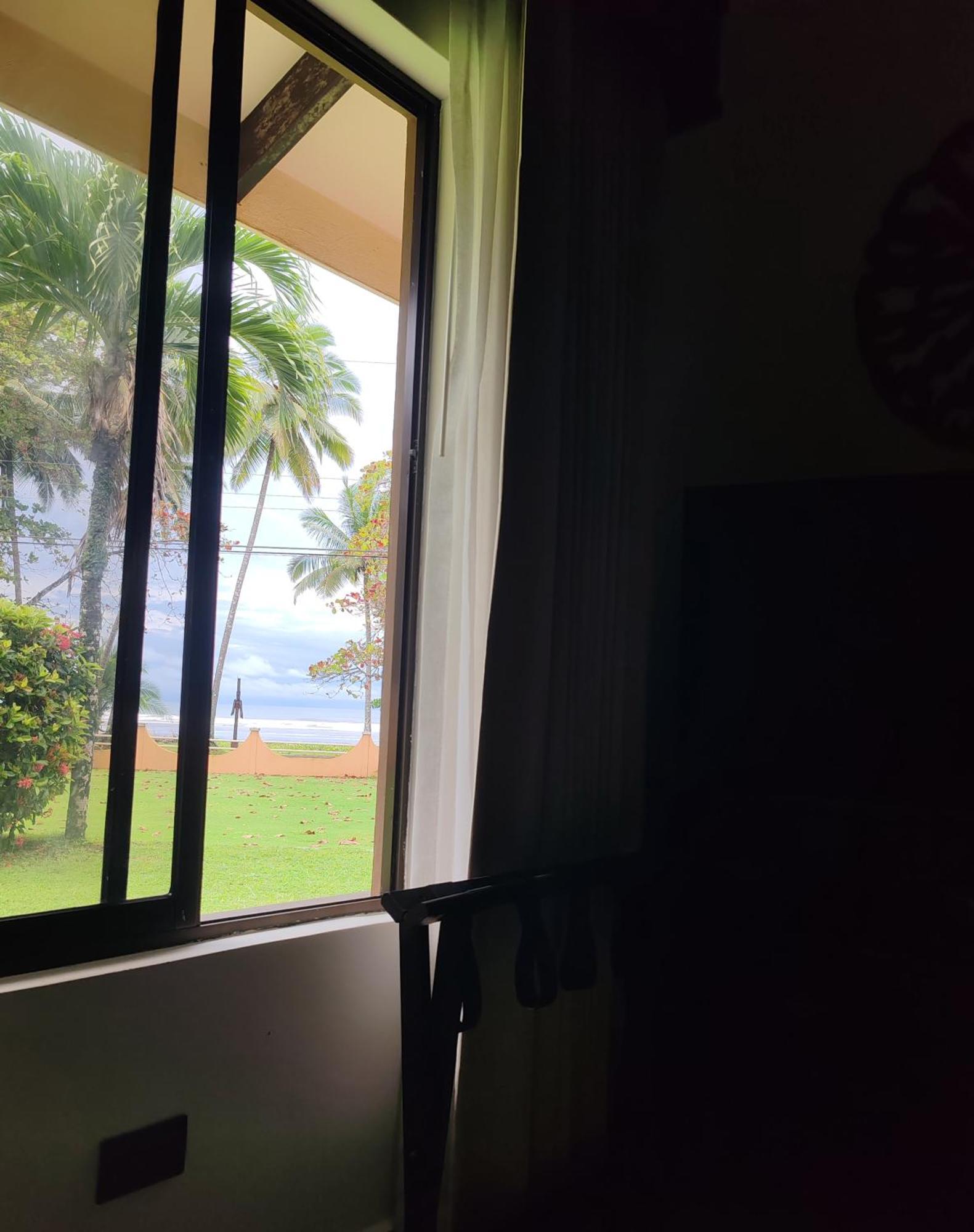 Marenaz Oceanfront Resort Эстерильос-Эсте Экстерьер фото