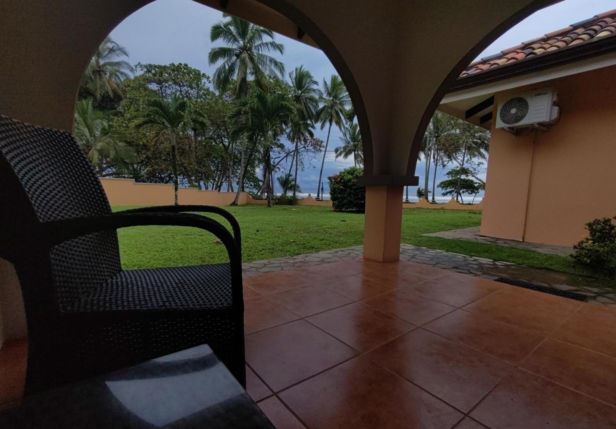 Marenaz Oceanfront Resort Эстерильос-Эсте Экстерьер фото